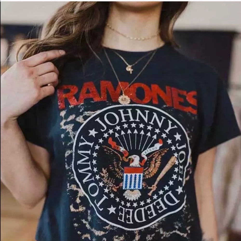 RAMONES Graphic Tee - Picture 3 of 13